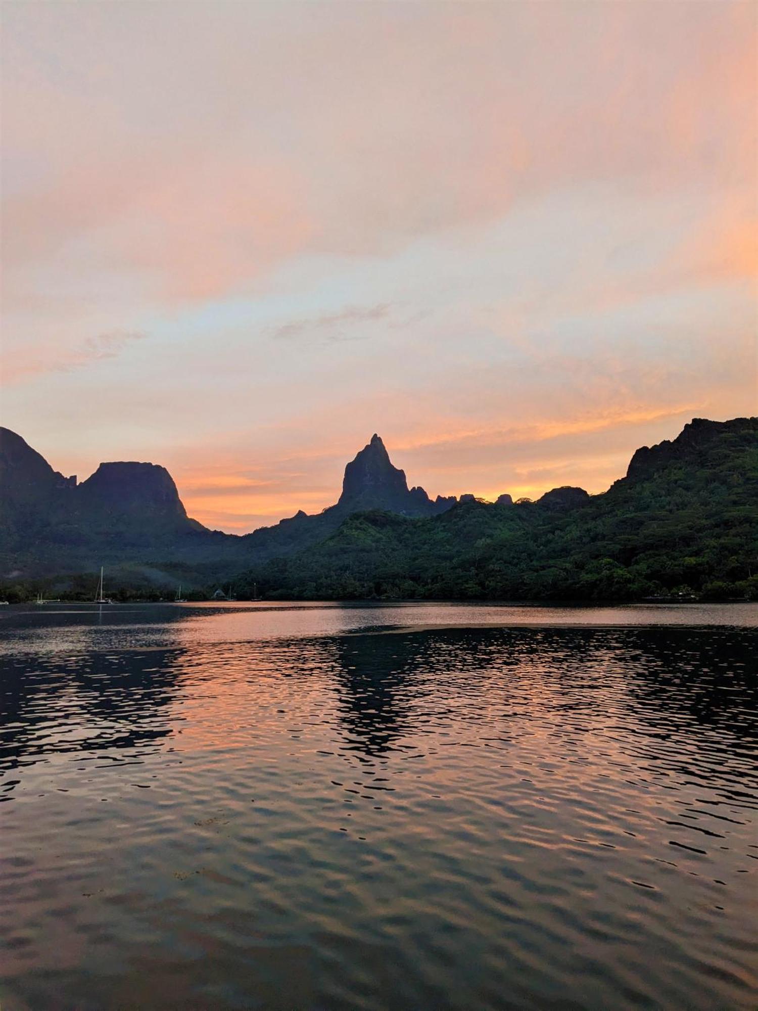 2 Nuits Insolites & 1 Excursion Voile A Bord Du Voilier Mori Ora Moorea Exteriör bild